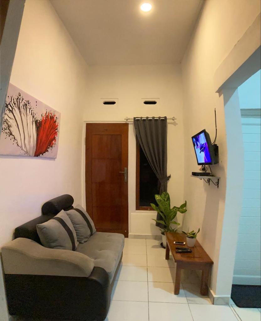 Lope Homestay Ndangu Extérieur photo